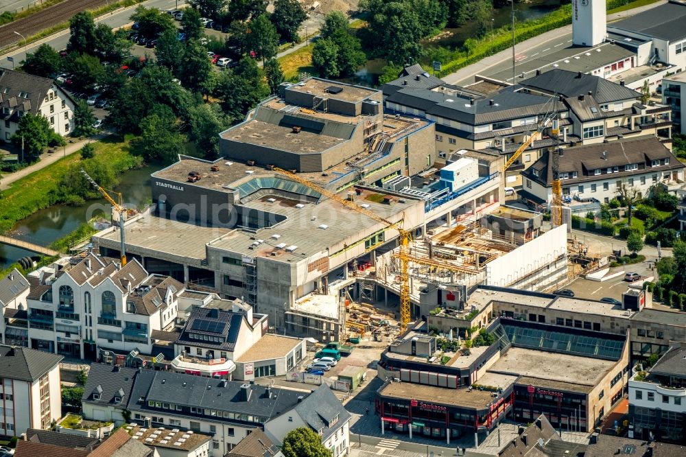 Meschede from the bird's eye view: Building of the indoor arena Stadthalle Meschede of Fokus Development AG on Winziger Platz in Meschede in the state North Rhine-Westphalia, Germany