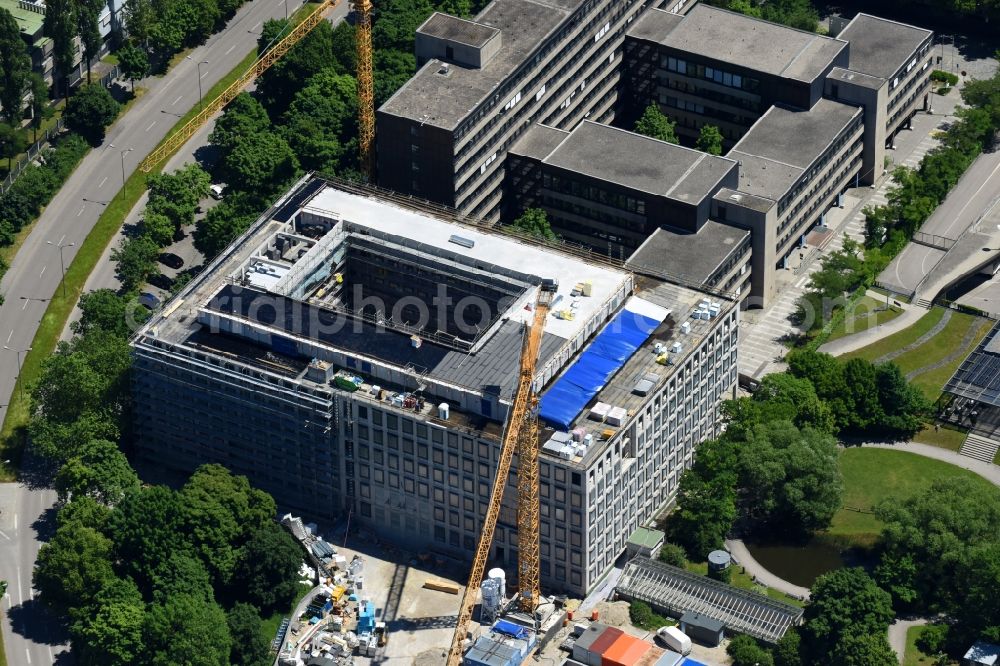 Aerial image München - Administrative building of the State Authority Finanzamt Muenchen on Marsstrasse - Arnulfstrasse - Deroystrasse in the district Neuhausen-Nymphenburg in Munich in the state Bavaria, Germany