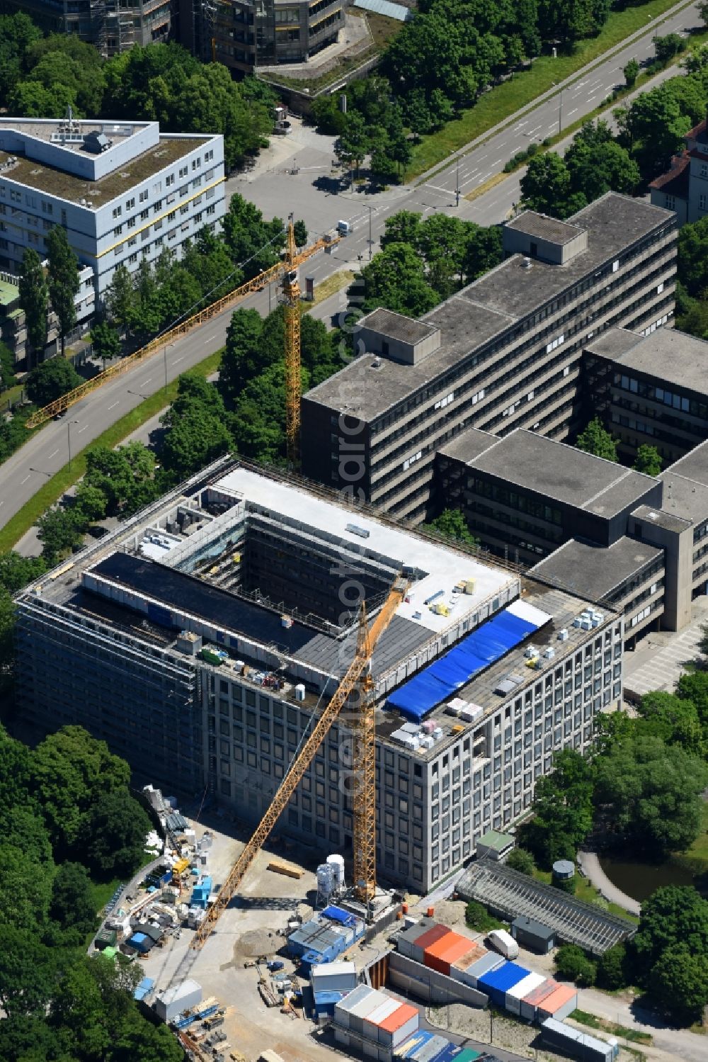 Aerial photograph München - Administrative building of the State Authority Finanzamt Muenchen on Marsstrasse - Arnulfstrasse - Deroystrasse in the district Neuhausen-Nymphenburg in Munich in the state Bavaria, Germany