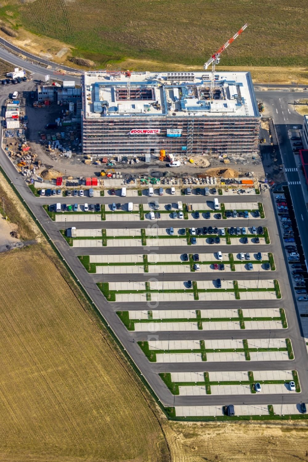 Aerial photograph Kamen - Construction site for the new construction of an administration building on the site of the new company headquarters of Woolworth GmbH in the industrial area Kamen Karree in Kamen in the state North Rhine-Westphalia, Germany