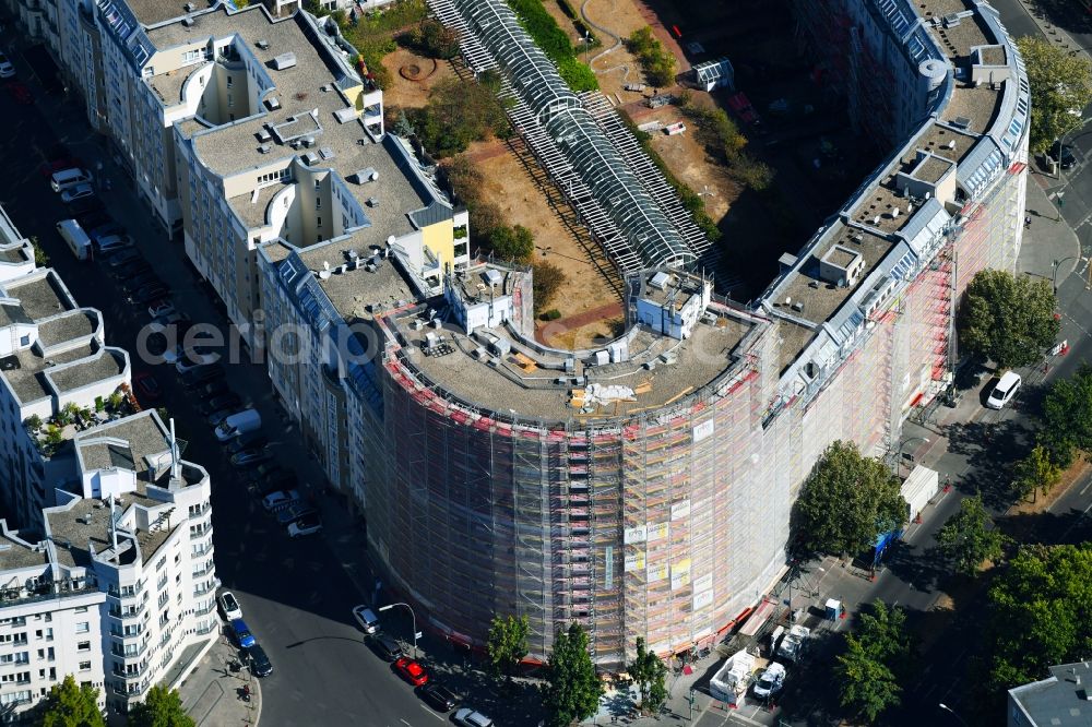 Berlin from the bird's eye view: Construction site for the new residential and commercial building on the Passauer Strasse - Ansbacher Strasse corner Lietzenburger Strasse Baustelle in the district Wilmersdorf in Berlin, Germany