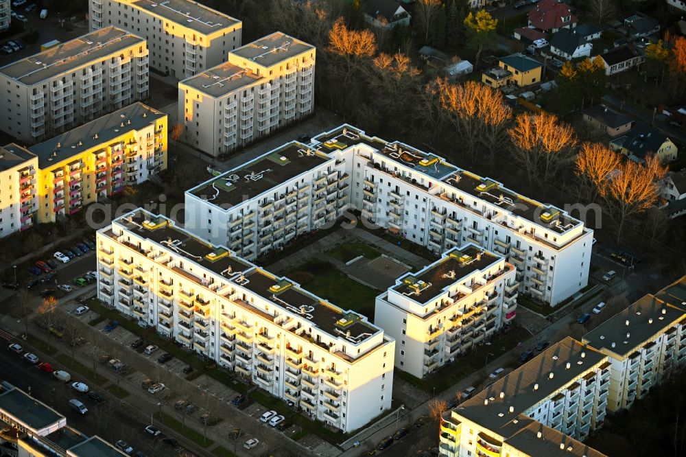 Aerial photograph Berlin - Construction site for the new residential and commercial building on the Schwarzheider Strasse corner Louis-Lewin-Strasse - Forster Strasse in the district Hellersdorf in Berlin, Germany