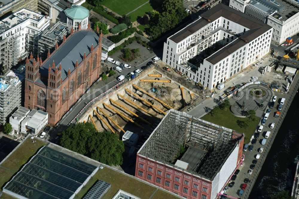 Berlin from above - Construction site for the new building residential and commercial buildings by FRANKONIA Eurobau AG on Werderscher Markt in Berlin, Germany