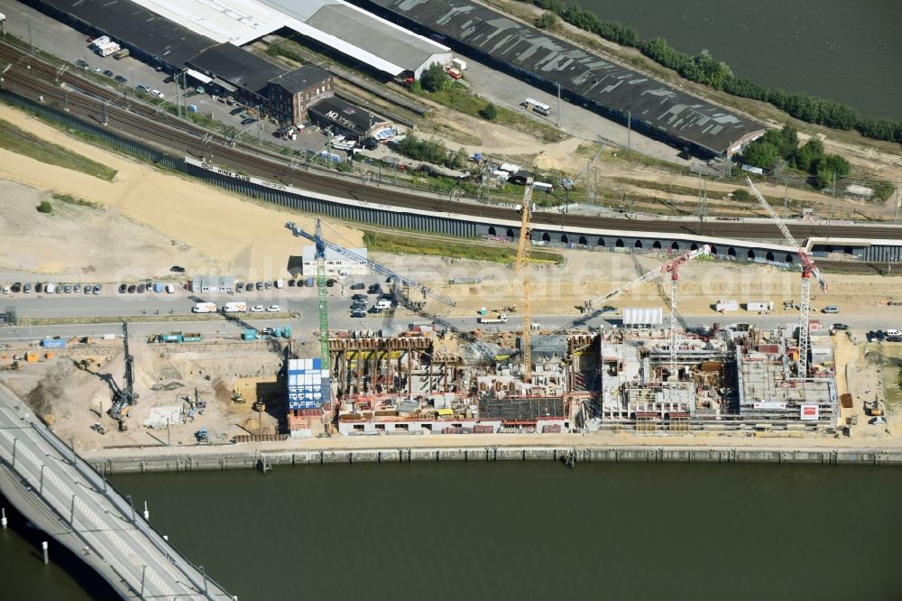 Aerial photograph Hamburg - Construction site for the new building einer Wohnanlage an der Elbe in Hamburg