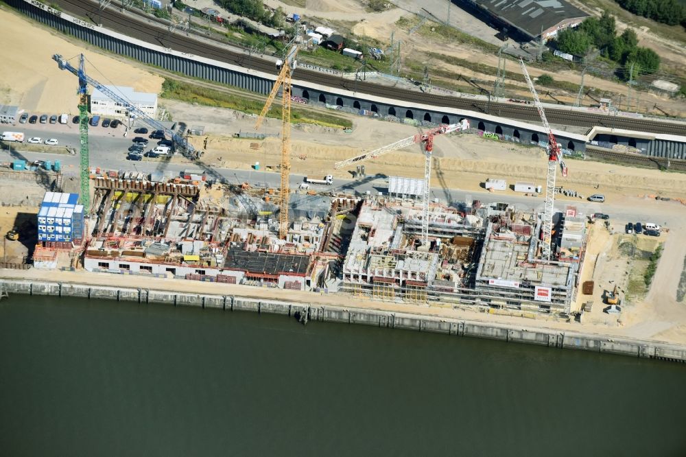 Hamburg from above - Construction site for the new building einer Wohnanlage an der Elbe in Hamburg