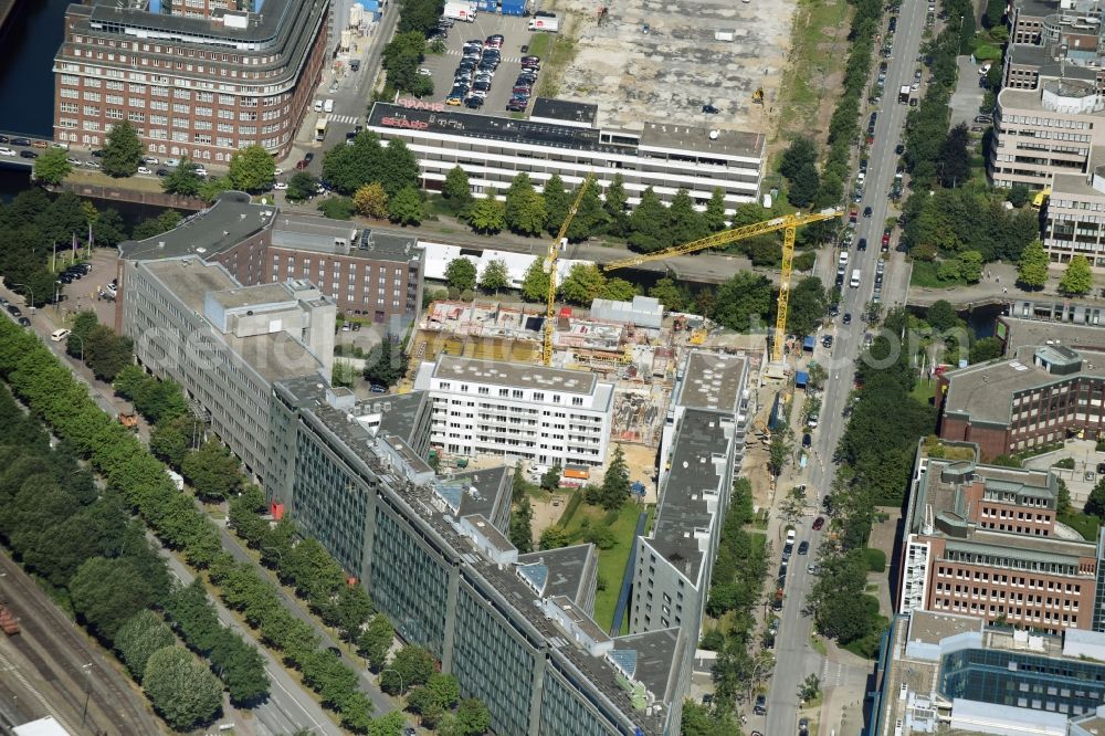 Hamburg from above - Construction site for the new building einer Wohnanlage in Hamburg