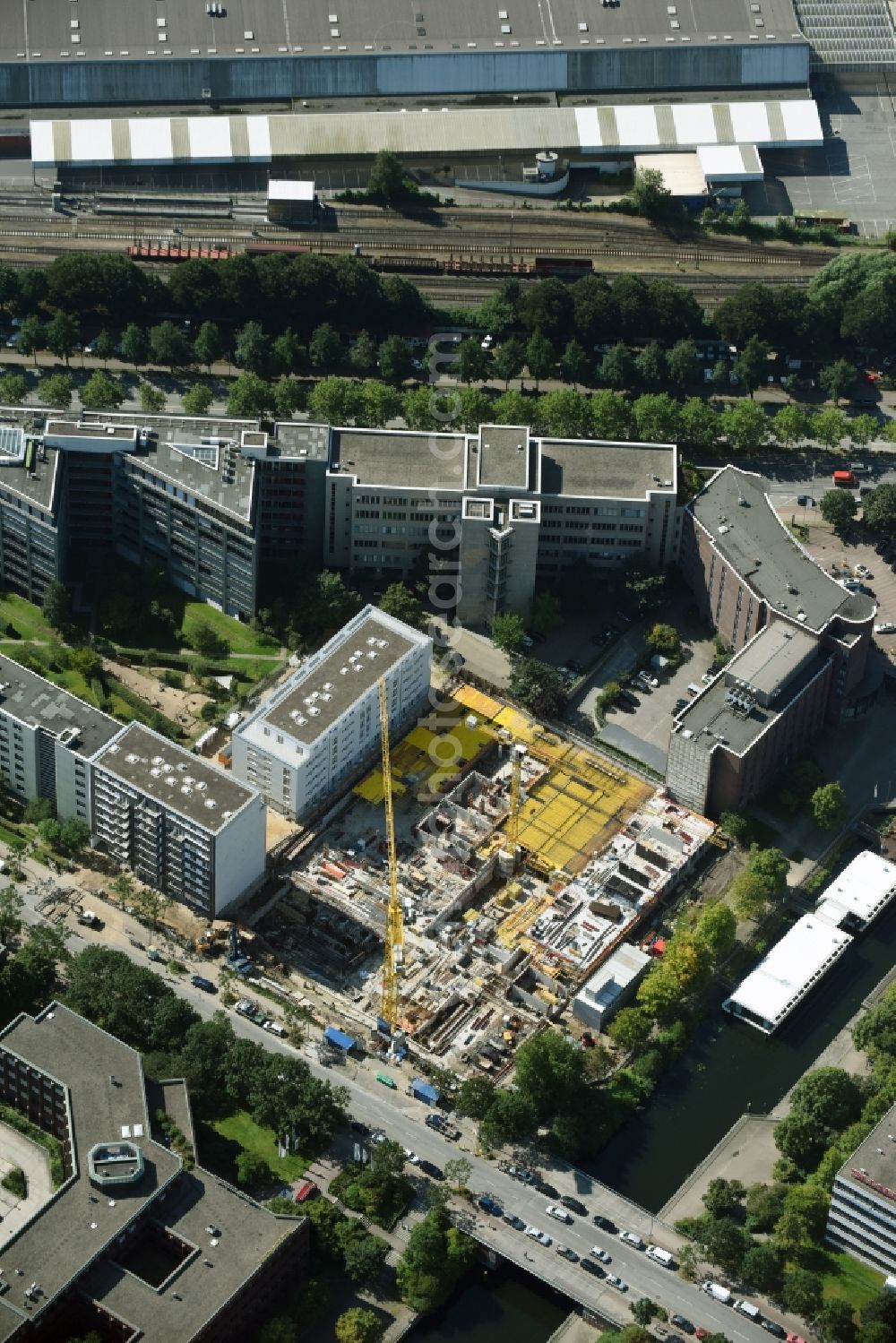 Hamburg from the bird's eye view: Construction site for the new building einer Wohnanlage in Hamburg