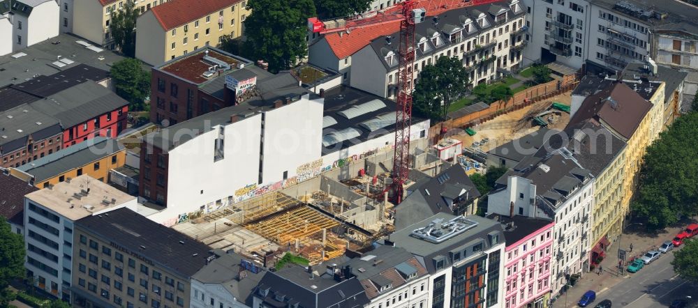 Hamburg St. Pauli from the bird's eye view: Construction site for the new construction of residential complex Neuer Kamp by Riedel Bau GmbH in the St. Pauli district of Hamburg