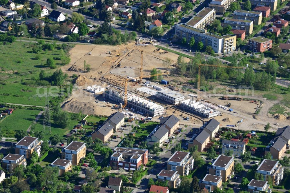 Aerial photograph Berlin - Construction site to build a new residential complex on Wegedornstrasse in the Altglienicke part of the district of Treptow-Koepenick in Berlin in Germany. The project consists of single family homes and semi-detached houses. It is being run by NCC AB