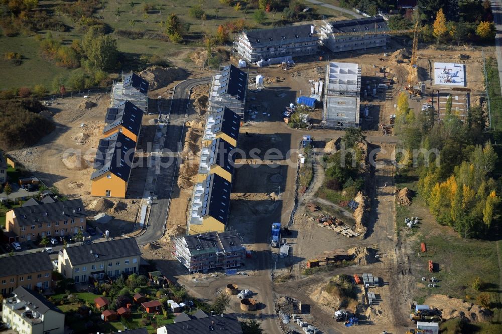 Berlin from the bird's eye view: Construction site to build a new residential complex on Wegedornstrasse in the Altglienicke part of the district of Treptow-Koepenick in Berlin in Germany. The project consists of single family homes and semi-detached houses. It is being run by NCC AB