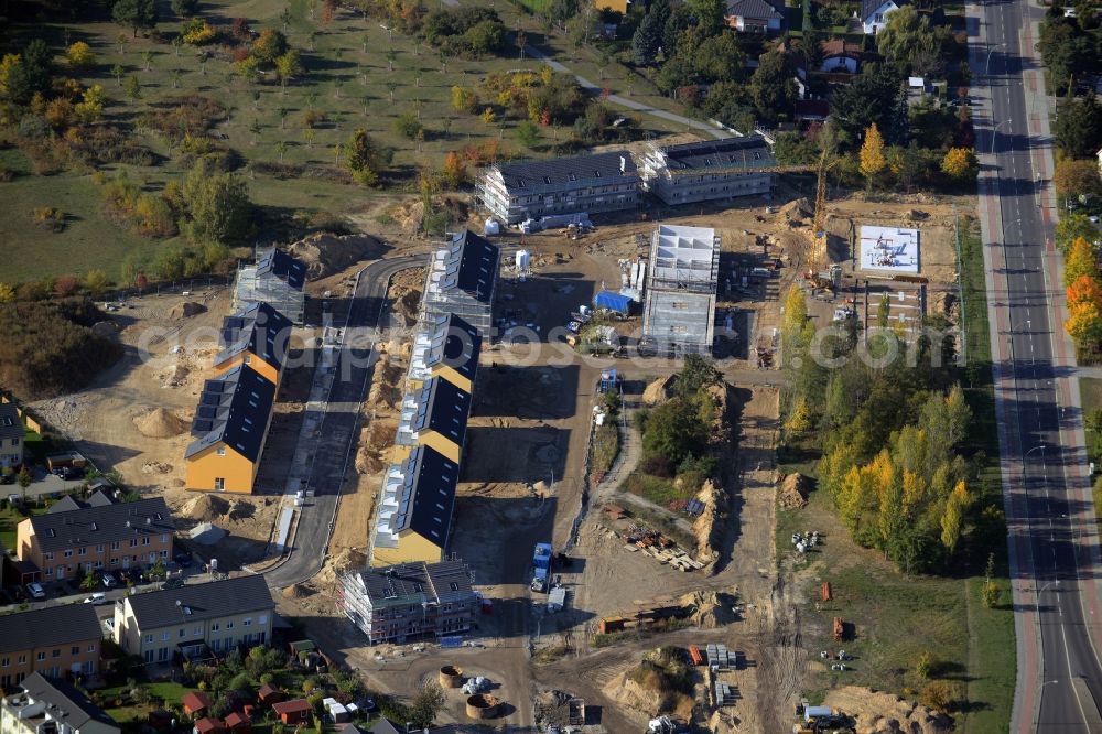 Aerial image Berlin - Construction site to build a new residential complex on Wegedornstrasse in the Altglienicke part of the district of Treptow-Koepenick in Berlin in Germany. The project consists of single family homes and semi-detached houses. It is being run by NCC AB