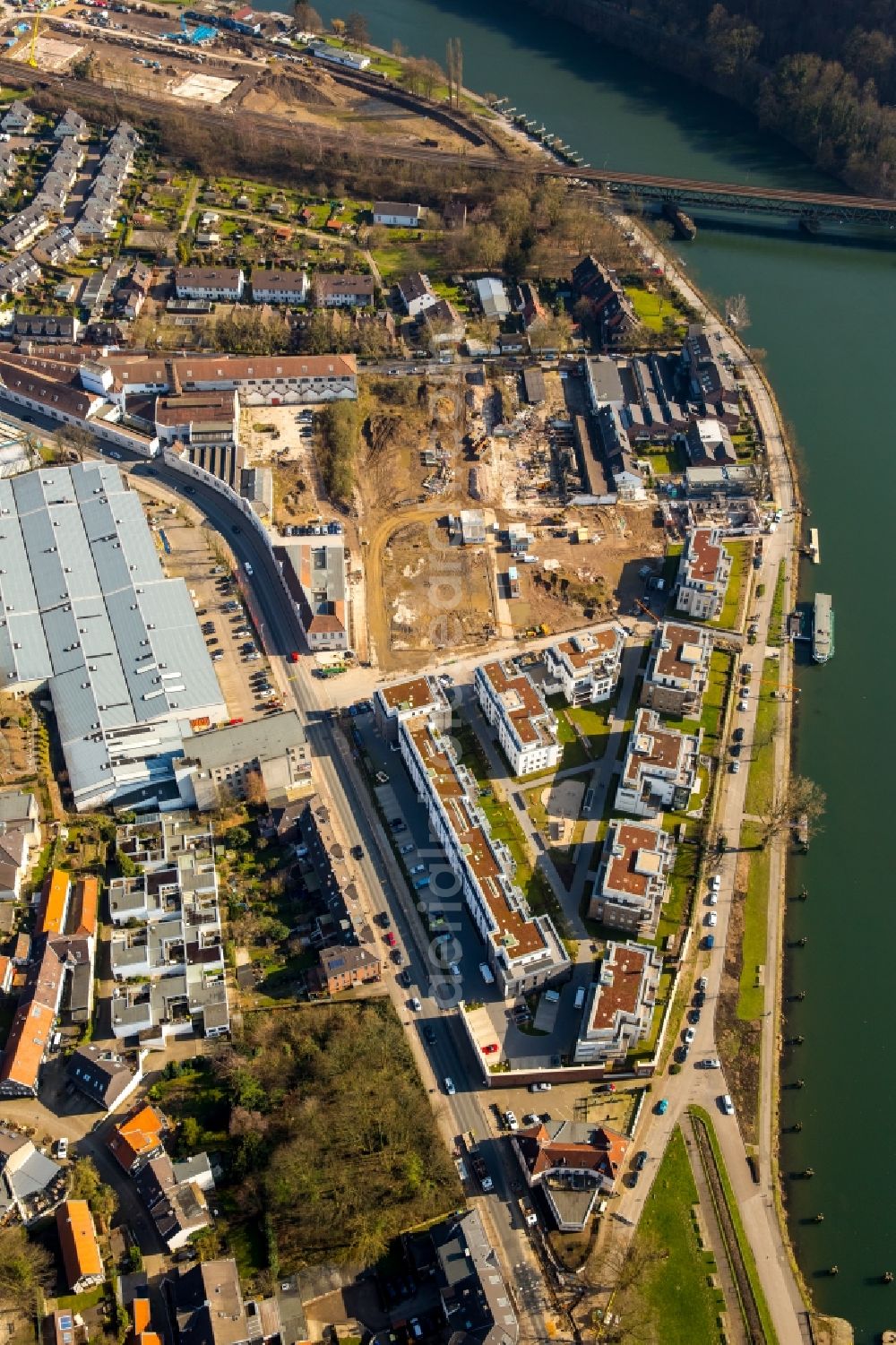 Aerial image Kettwig - Construction site of the residential area Wohnen am Ruhrbogen on the riverbank of the Ruhr in Kettwig in the state of North Rhine-Westphalia