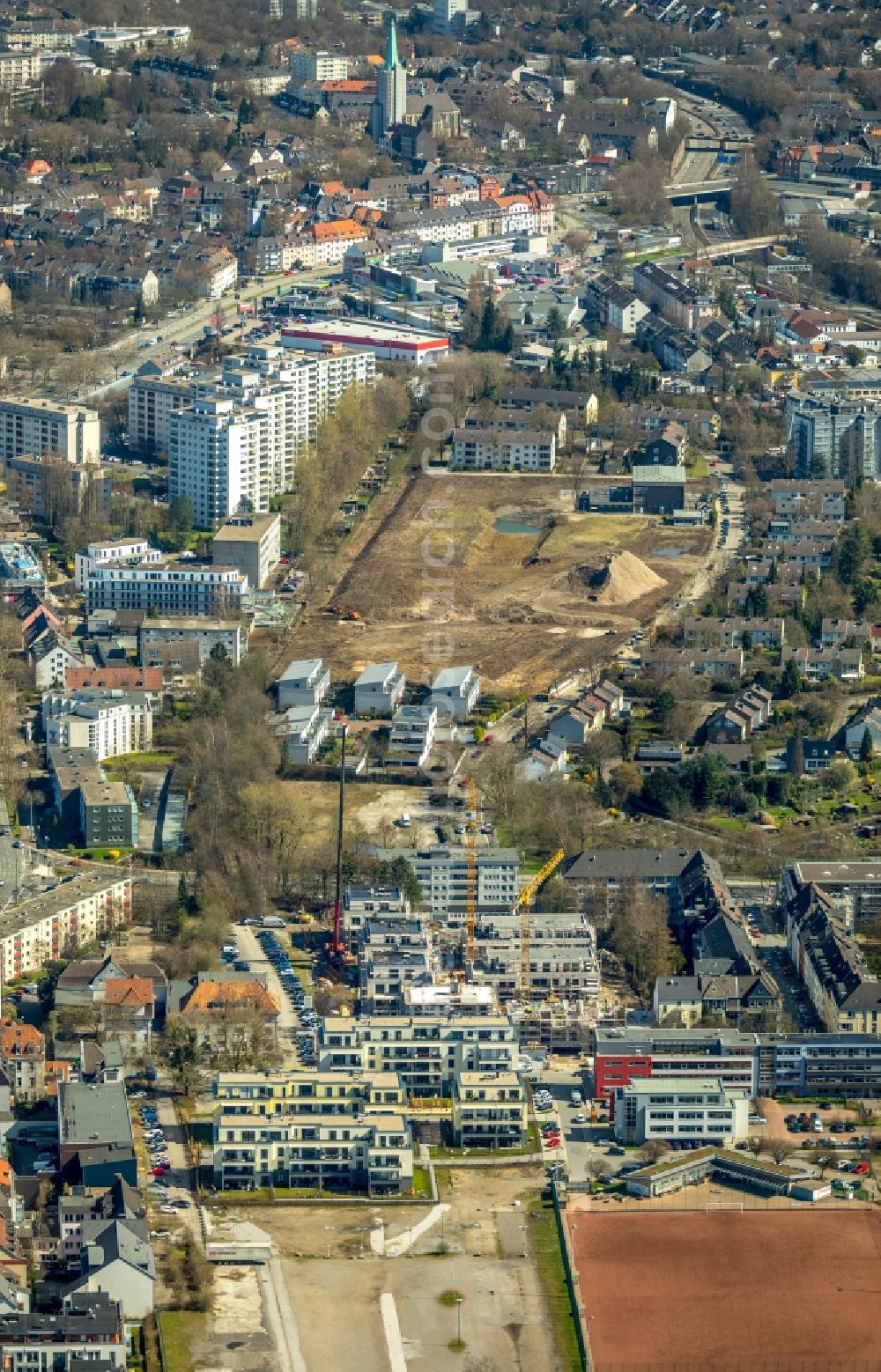 Aerial photograph Essen - Construction site for the new building von Wohnbloecken with Eigentumswohnungen along the Veronikastrasse in Essen in the state North Rhine-Westphalia, Germany