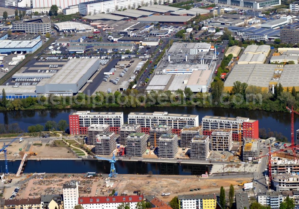 Aerial photograph Offenbach am Main - Zechbau GmbH - Construction site of residential buildings on the harbor island of Main in Frankfurt / Main in Hesse