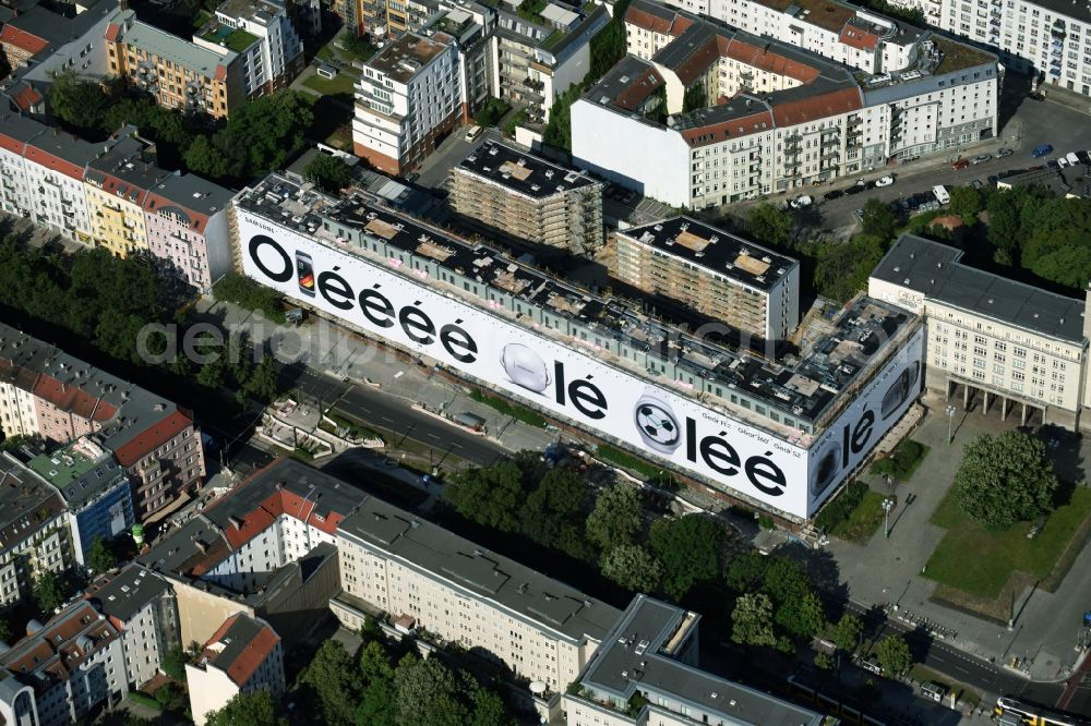 Aerial photograph Berlin - Building site for construction of a residential house and commercial building supervised by the DIW Bau GmbH at the Warschauer Strasse near Frankfurter Tor in Berlin in Germany