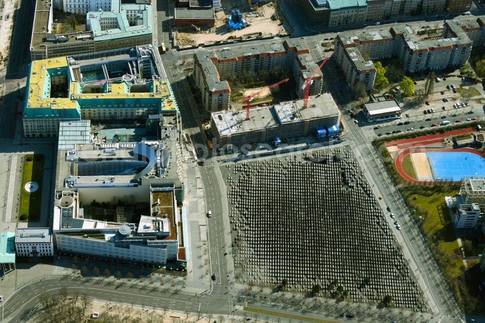 Berlin from the bird's eye view: Construction site for the multi-family residential building on Cora-Berliner-Strasse in the district Mitte in Berlin, Germany