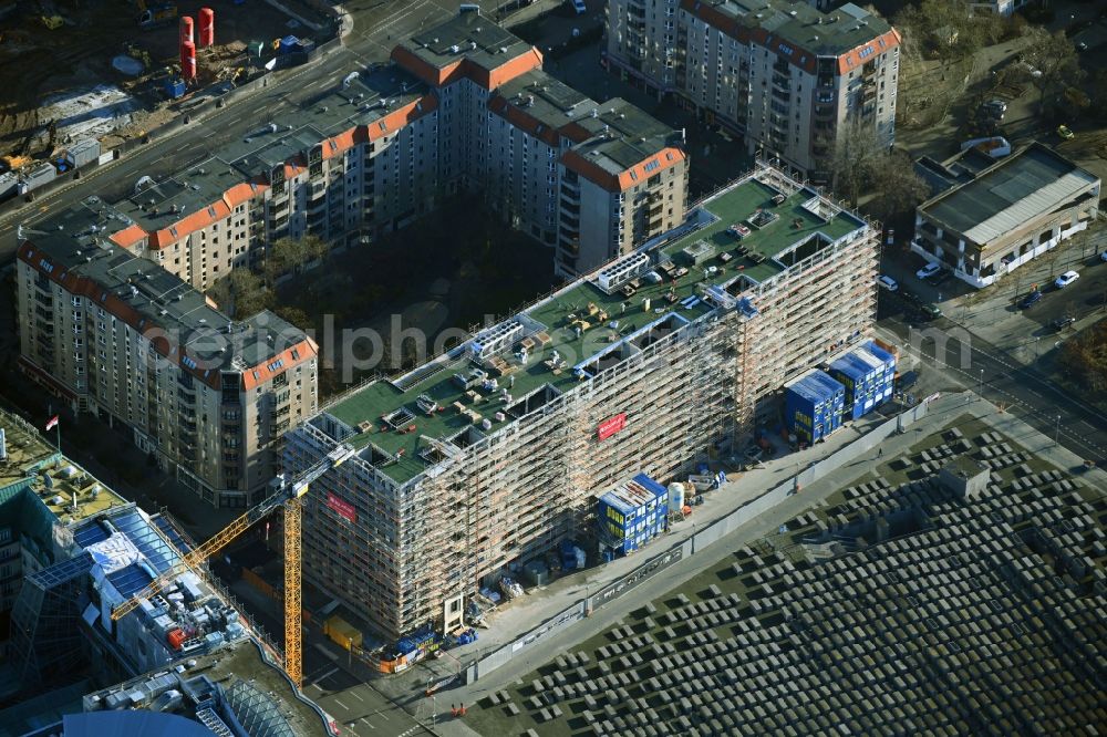 Aerial image Berlin - Construction site for the multi-family residential building on Cora-Berliner-Strasse overlooking the construction site for the new building of the Bundesministerium fuer Gesundheit, Berlin in the district Mitte in Berlin, Germany