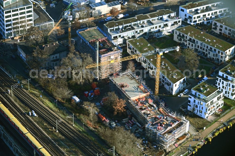 Aerial photograph Berlin - Construction site for the multi-family residential building on Dora-Benjonin-Park and of Spree in the district Friedrichshain in Berlin, Germany