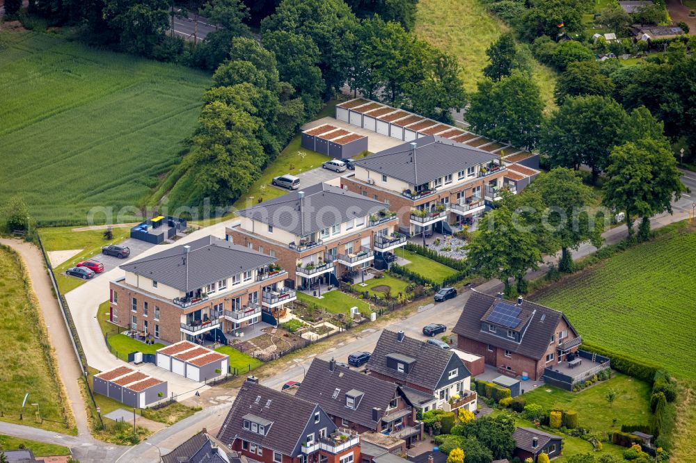 Dorsten from the bird's eye view: Construction site for the multi-family residential building on Gladbecker Strasse - Ecke Auf dem Beerenkamp in Dorsten at Ruhrgebiet in the state North Rhine-Westphalia, Germany