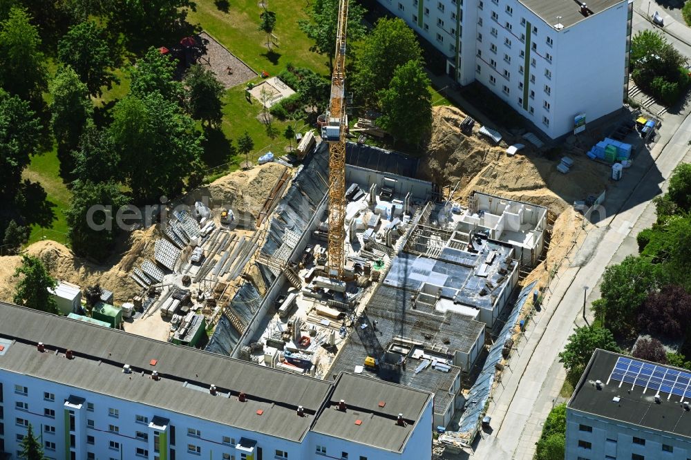 Berlin from the bird's eye view: Construction site for the multi-family residential building on Feldberger Ring in the district Kaulsdorf in Berlin, Germany