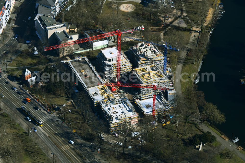 Aerial photograph Berlin - Construction site for the multi-family residential building Am Generalshof - Uferweg Alte Spree in the district Koepenick in the district Koepenick in Berlin, Germany