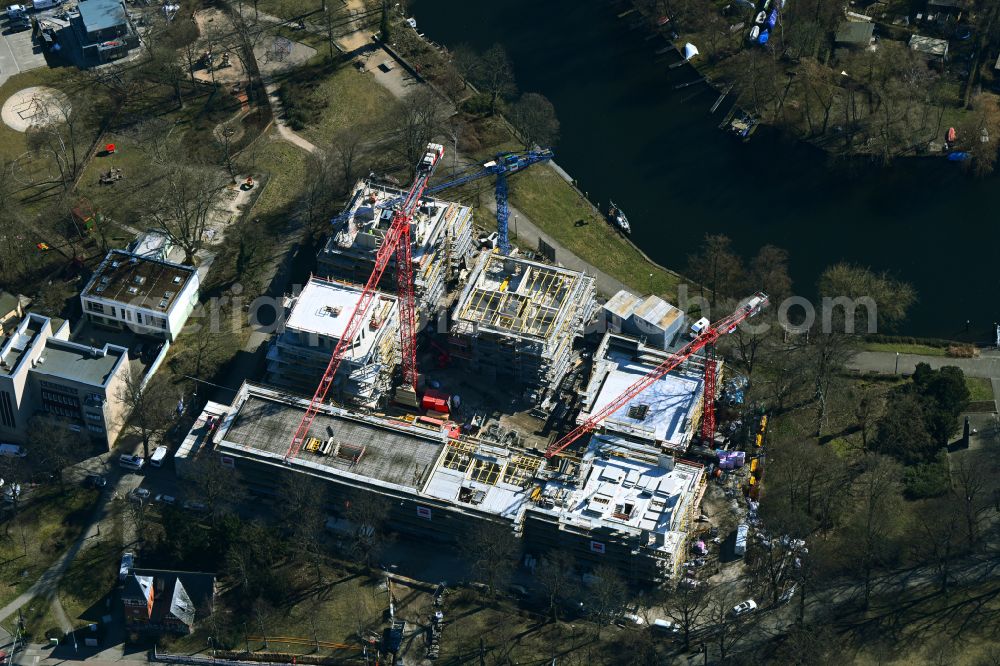 Berlin from the bird's eye view: Construction site for the multi-family residential building Am Generalshof - Uferweg Alte Spree in the district Koepenick in the district Koepenick in Berlin, Germany