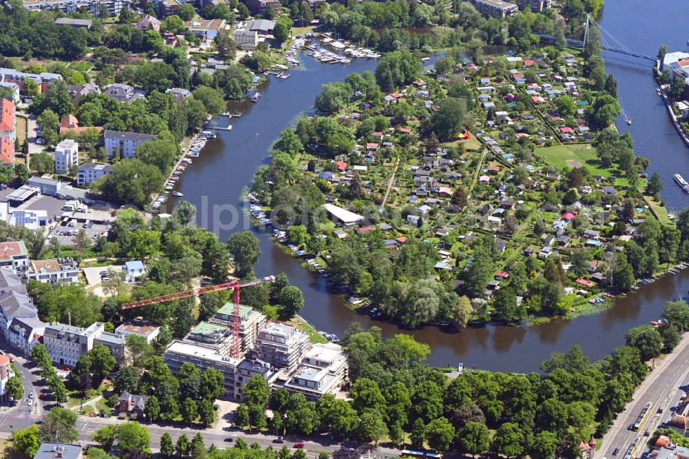 Aerial photograph Berlin - Construction site for the multi-family residential building Am Generalshof - Uferweg Alte Spree in the district Koepenick in the district Koepenick in Berlin, Germany