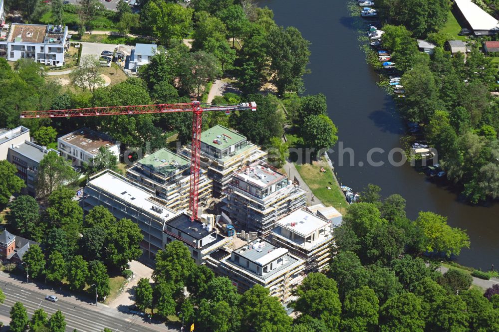 Berlin from the bird's eye view: Construction site for the multi-family residential building Am Generalshof - Uferweg Alte Spree in the district Koepenick in the district Koepenick in Berlin, Germany