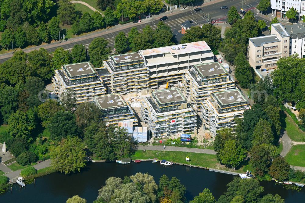 Aerial photograph Berlin - Construction site for the multi-family residential building Am Generalshof - Uferweg Alte Spree in the district Koepenick in the district Koepenick in Berlin, Germany