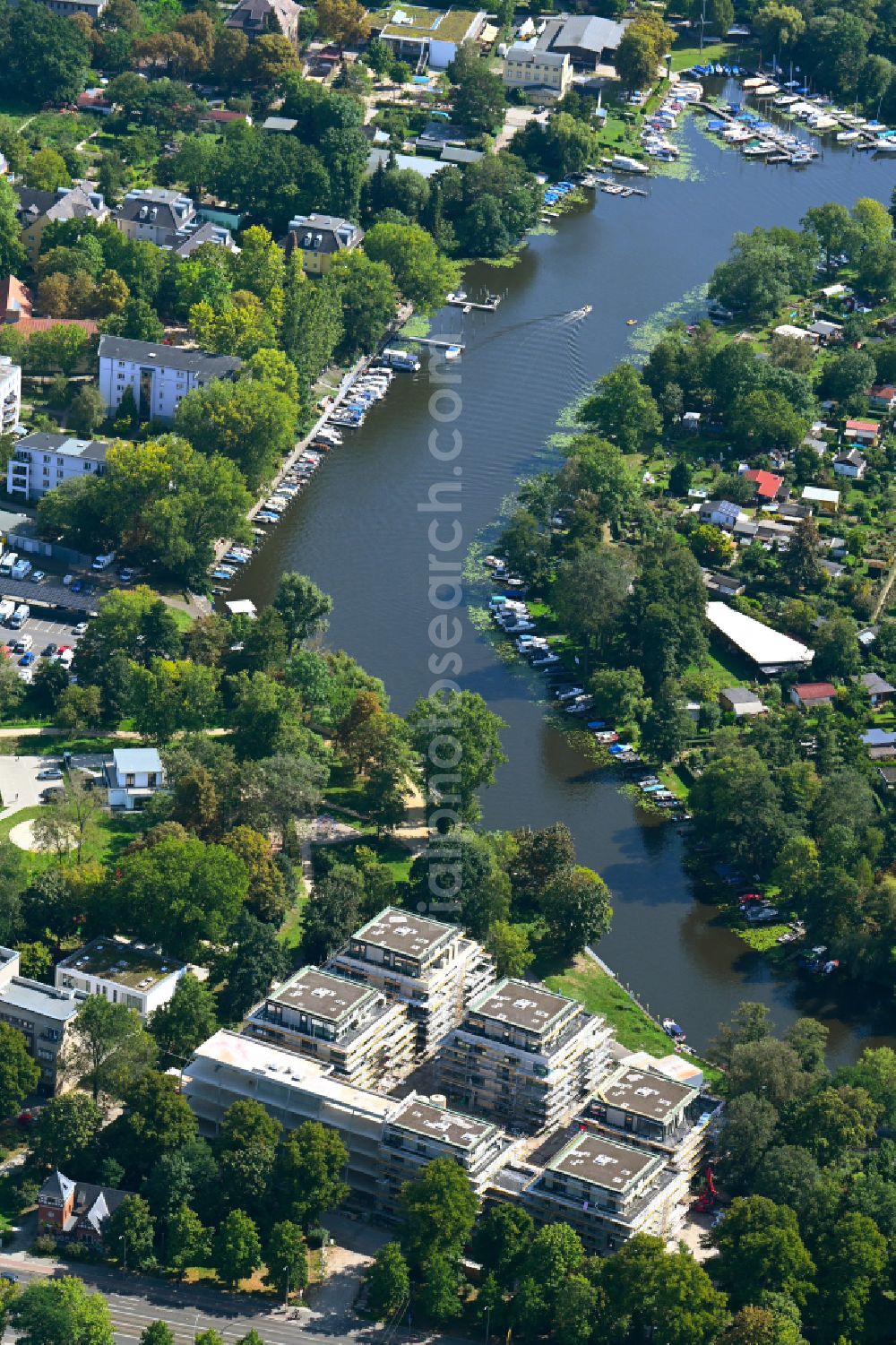 Aerial photograph Berlin - Construction site for the multi-family residential building Am Generalshof - Uferweg Alte Spree in the district Koepenick in the district Koepenick in Berlin, Germany