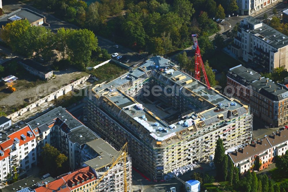 Leipzig from the bird's eye view: Construction site for the multi-family residential building Goeschenstrasse - Reichpietschstrasse - Crusiusstrasse in the district Reudnitz in Leipzig in the state Saxony, Germany