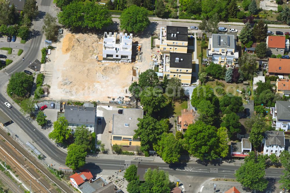 Berlin from above - Construction site for the multi-family residential building on Gutenbergstrasse - Hertwigswalder Steig in the district Kaulsdorf in Berlin, Germany