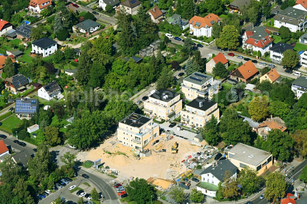 Berlin from the bird's eye view: Construction site for the multi-family residential building on Gutenbergstrasse - Hertwigswalder Steig in the district Kaulsdorf in Berlin, Germany