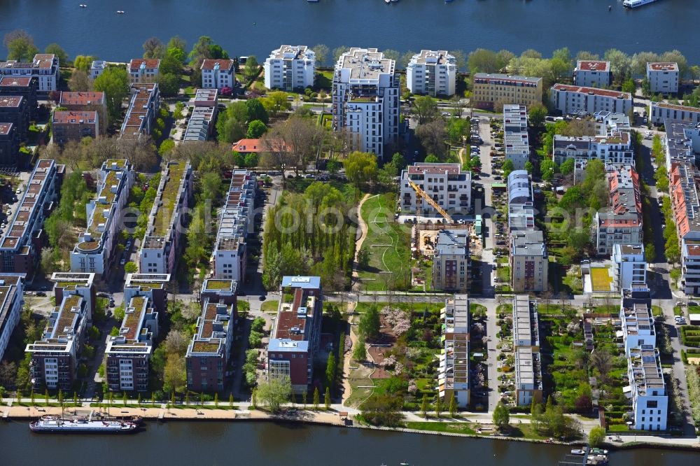 Berlin from the bird's eye view: Construction site for the multi-family residential building Fischzug - Krachtstrasse - Uferweg on island Stralau in the district Friedrichshain in Berlin, Germany