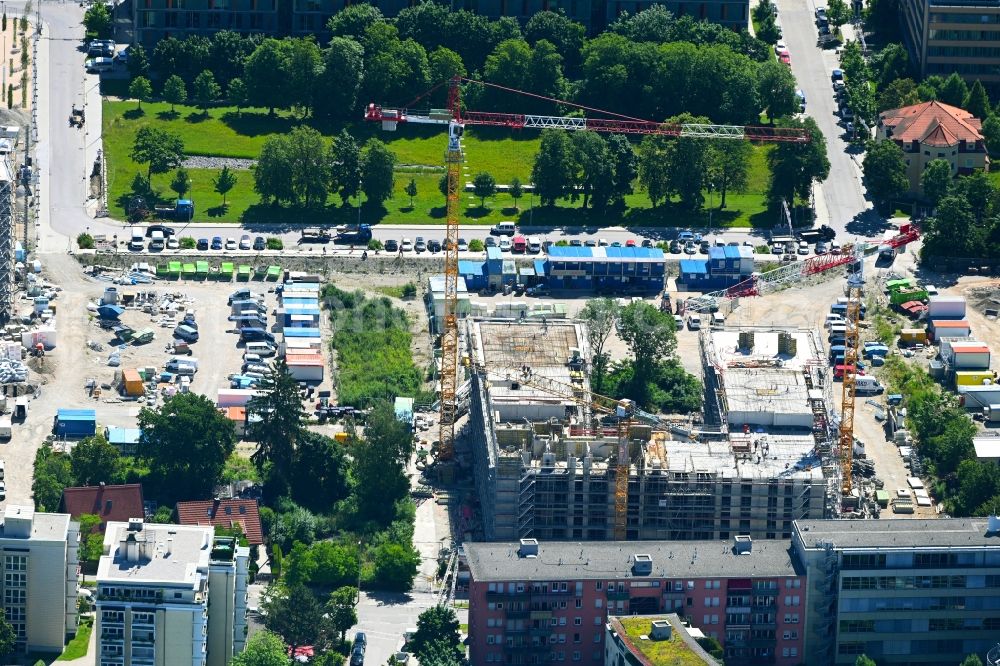 München from the bird's eye view: Construction site for the multi-family residential building of the project PULS on Hanauer Strasse - Richthofenstrasse in the district Moosach in Munich in the state Bavaria, Germany