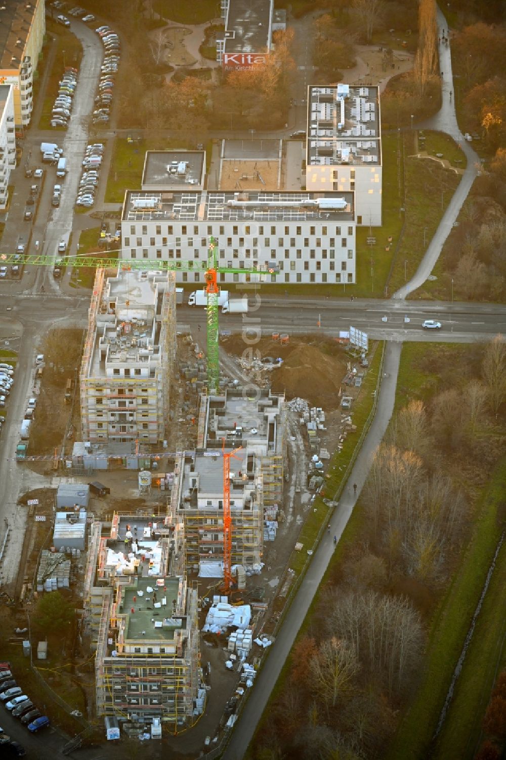 Berlin from the bird's eye view: Construction site for the multi-family residential building Hoyerswerdaer Strasse corner Louis-Lewin-Strasse in the district Hellersdorf in Berlin, Germany