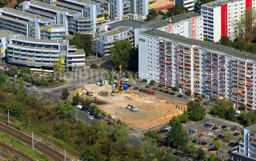 Berlin from above - Construction site for the multi-family residential building between Storkower Strasse and Rudolf-Seiffert-Strasse in the district Fennpfuhl in Berlin, Germany