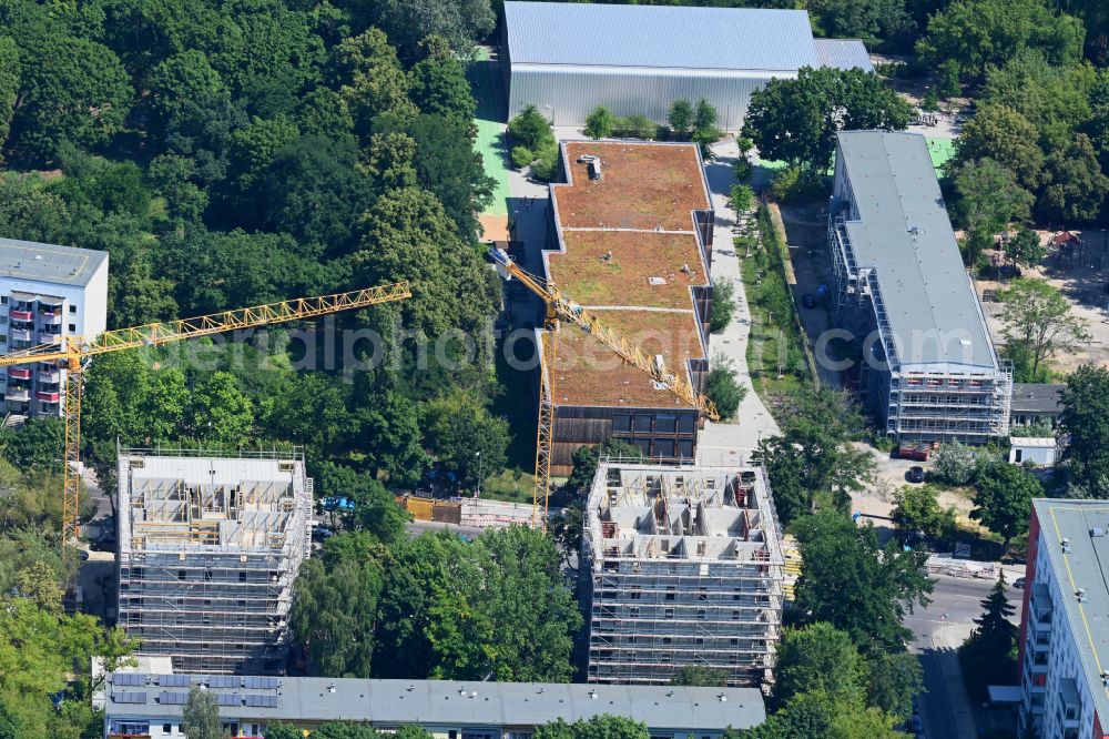 Berlin from the bird's eye view: Construction site for the multi-family residential building on street Sewanstrasse in the district Friedrichsfelde in Berlin, Germany