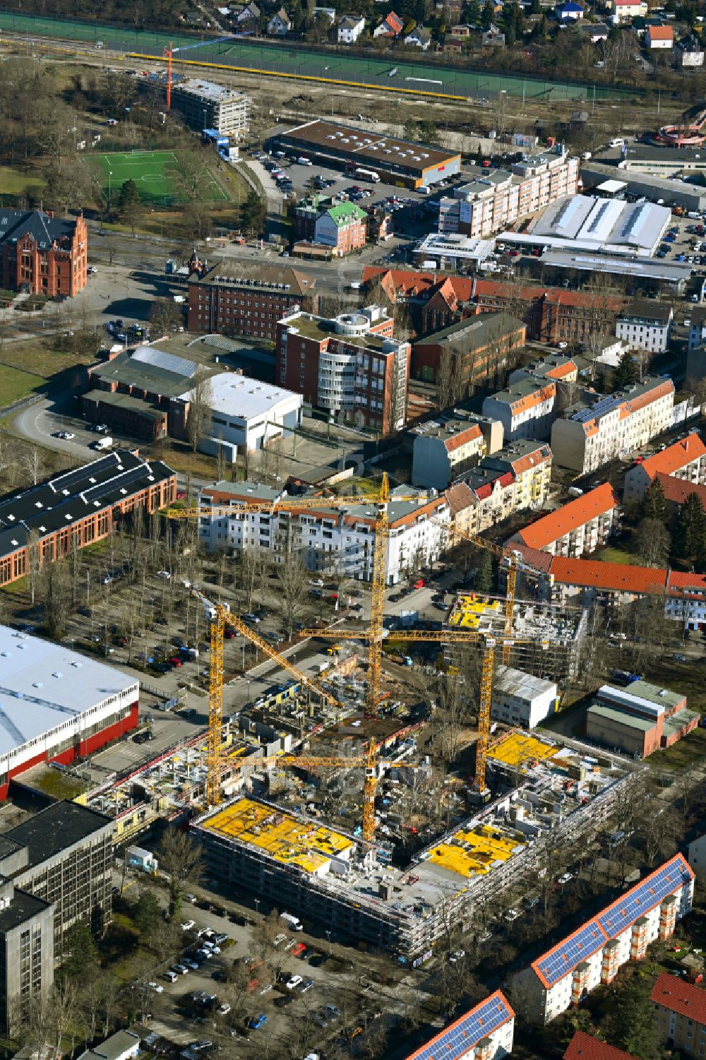 Berlin from above - Construction site for the multi-family residential building on street Biedenkopfer Strasse - Egelstrasseasse in the district Tegel in Berlin, Germany