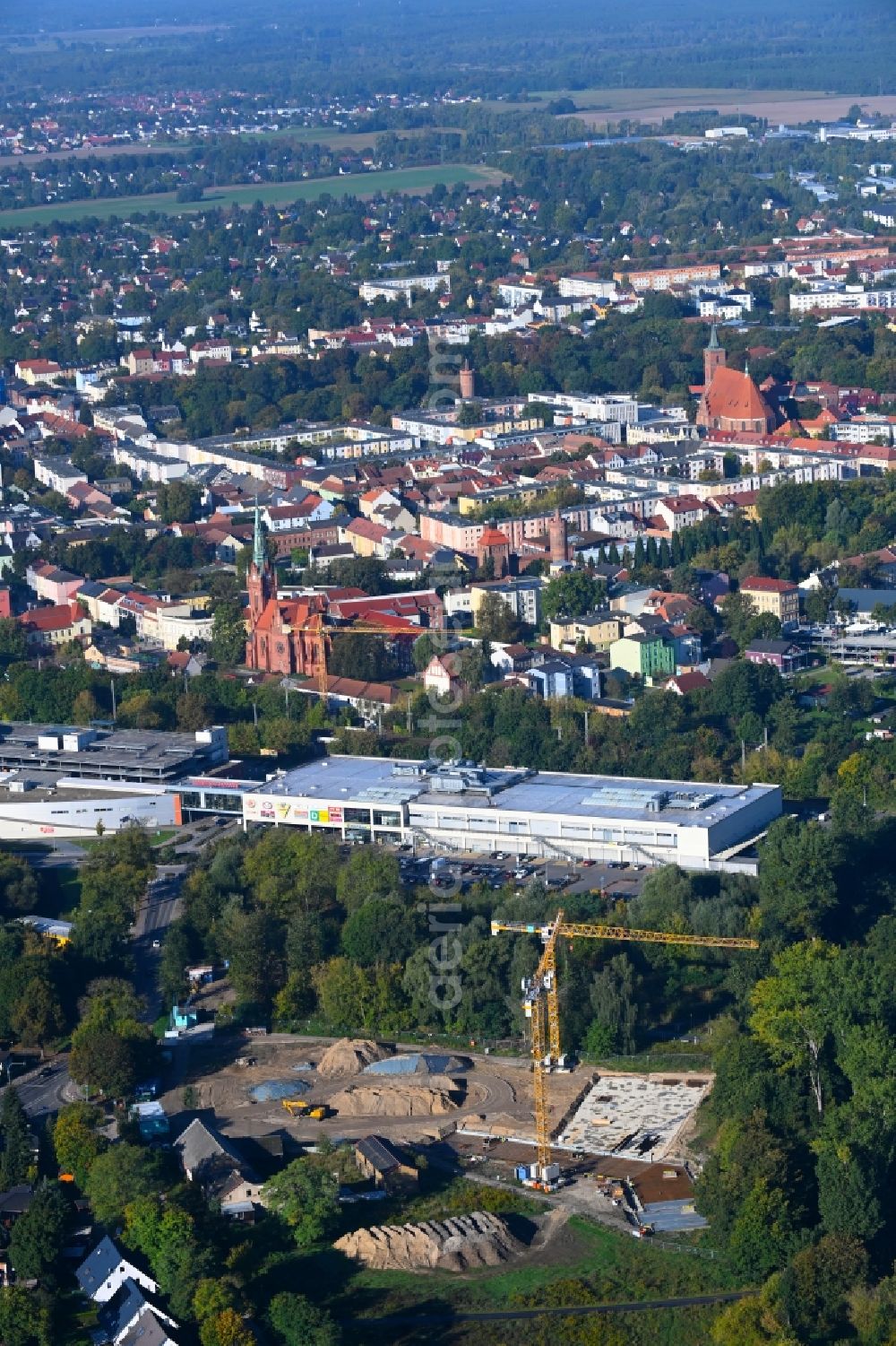 Bernau from above - Construction site for the multi-family residential building of Projekts Panke Aue on Schoenfelder Weg in Bernau in the state Brandenburg, Germany