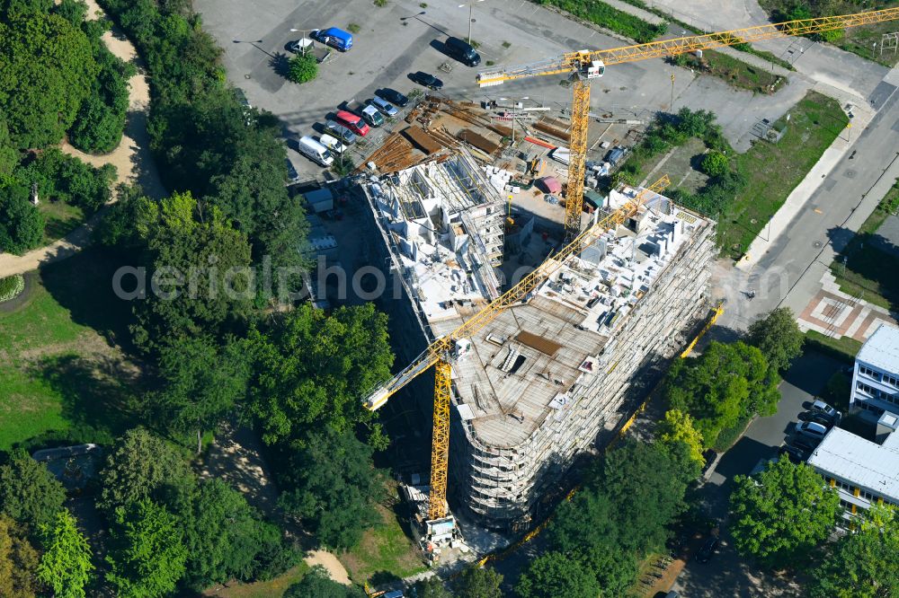 Dresden from the bird's eye view: Construction site for the multi-family residential building Quartier on Mozartbrunnen ( QaM ) on street Zinzendorfstrasse in the district Seevorstadt West in Dresden in the state Saxony, Germany