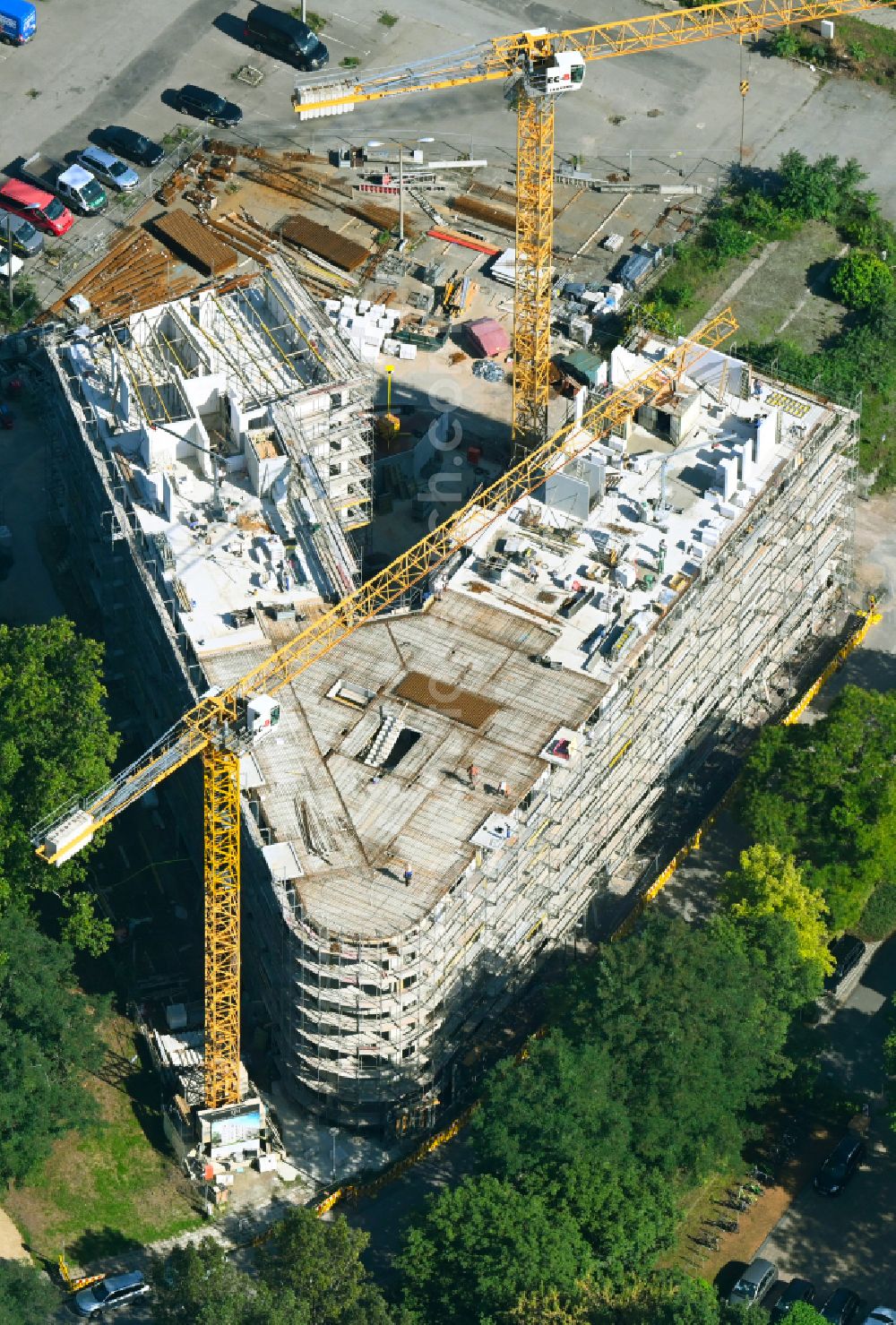 Aerial image Dresden - Construction site for the multi-family residential building Quartier on Mozartbrunnen ( QaM ) on street Zinzendorfstrasse in the district Seevorstadt West in Dresden in the state Saxony, Germany