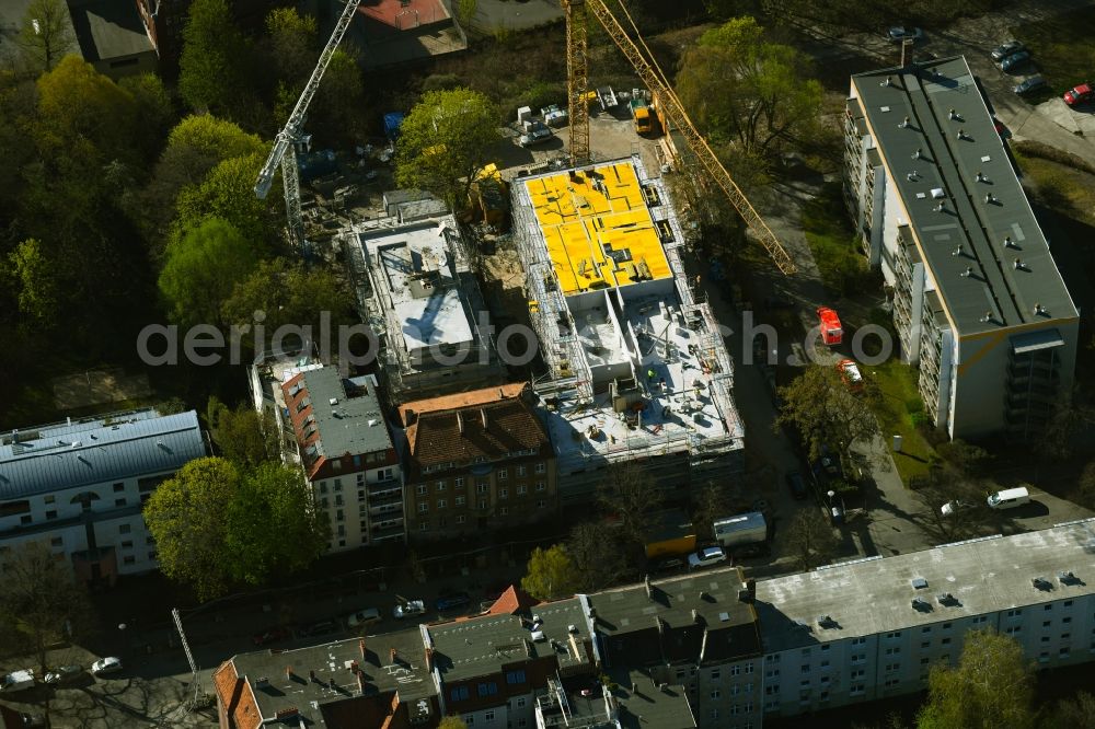 Aerial photograph Berlin - Construction site for the multi-family residential building on Schlossallee in the district Niederschoenhausen in Berlin, Germany