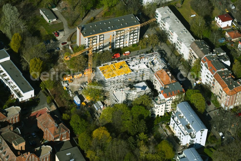 Aerial photograph Berlin - Construction site for the multi-family residential building on Schlossallee in the district Niederschoenhausen in Berlin, Germany