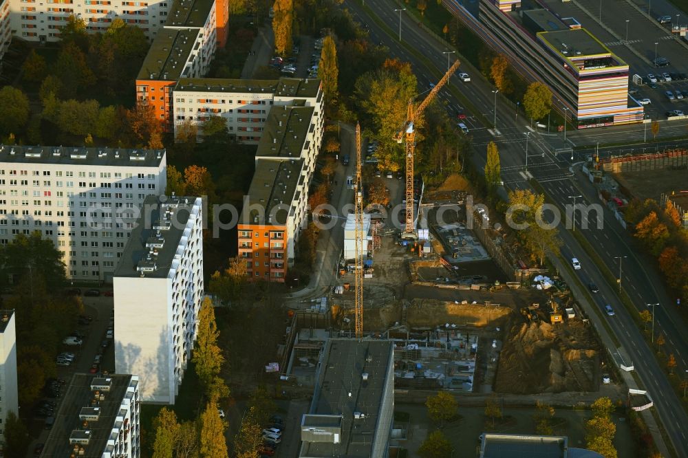 Berlin from the bird's eye view: Construction site for the multi-family residential building on Schuetzenstrasse in the district Altglienicke in Berlin, Germany