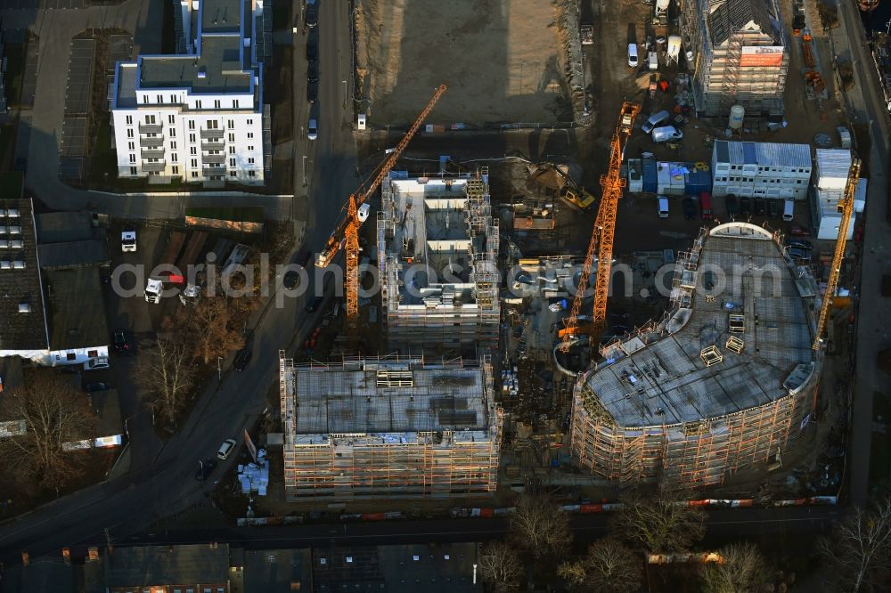 Berlin from the bird's eye view: Construction site for the multi-family residential building Speicher Ballett on Parkstrasse in the district Hakenfelde in Berlin, Germany