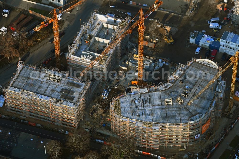 Aerial photograph Berlin - Construction site for the multi-family residential building Speicher Ballett on Parkstrasse in the district Hakenfelde in Berlin, Germany