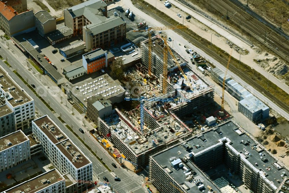 Berlin from the bird's eye view: Construction site for the multi-family residential building QH-Spring on Heidestrasse corner Lydia-Rabinowitsch-Strasse in the district Moabit in Berlin, Germany