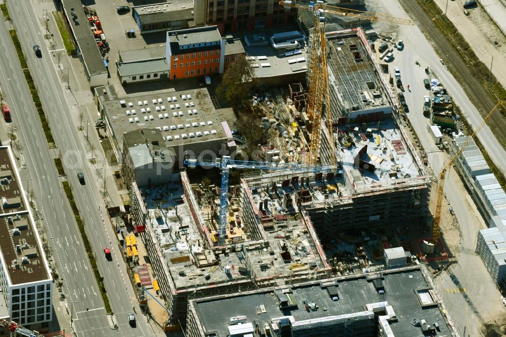 Berlin from above - Construction site for the multi-family residential building QH-Spring on Heidestrasse corner Lydia-Rabinowitsch-Strasse in the district Moabit in Berlin, Germany