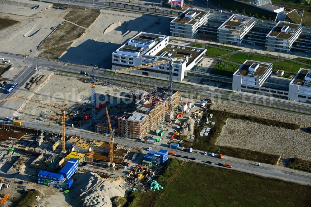 München from the bird's eye view: Construction site for the multi-family residential building on Roman-Herzog-Strasse in the district Freiham in Munich in the state Bavaria, Germany